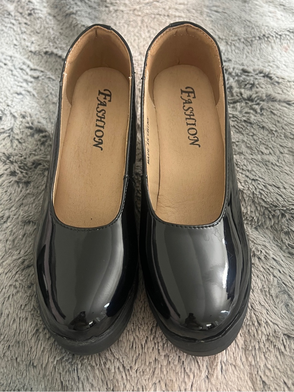 Black Patent Round-Toe Women's Flats